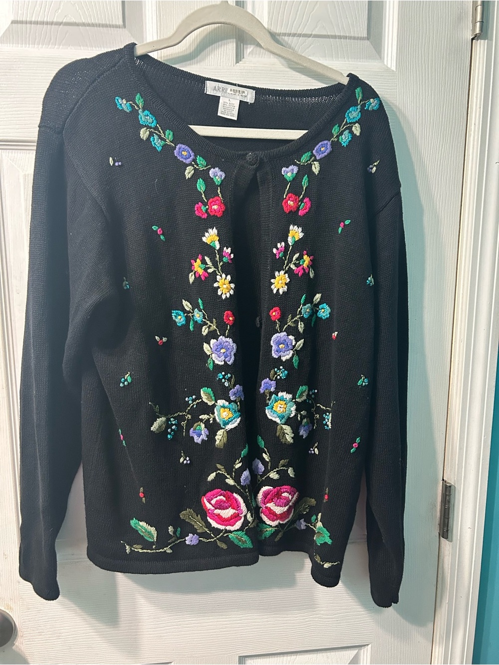 VTG 90's Arriviste Embroidered Cardigan Sweater in size Large